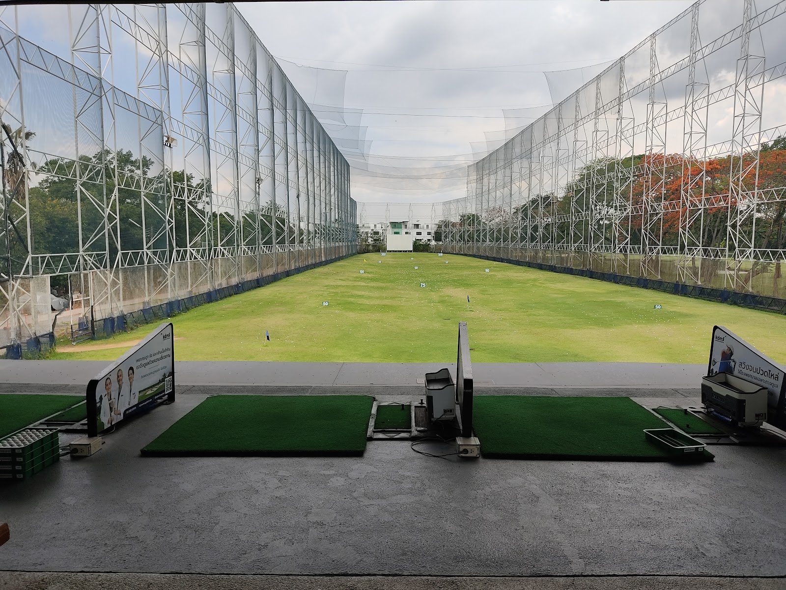 Krungthep Kreetha Sports Club golf course photo 3