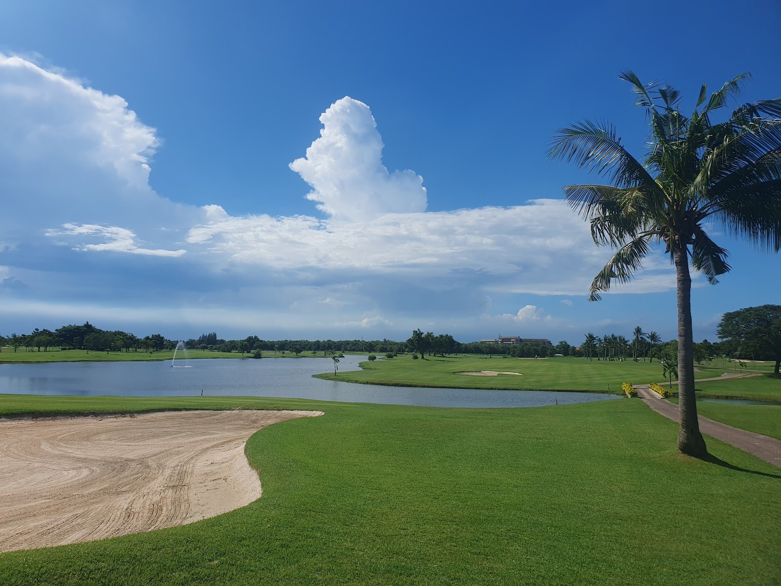 Bangpakong Riverside Golf golf course photo 2