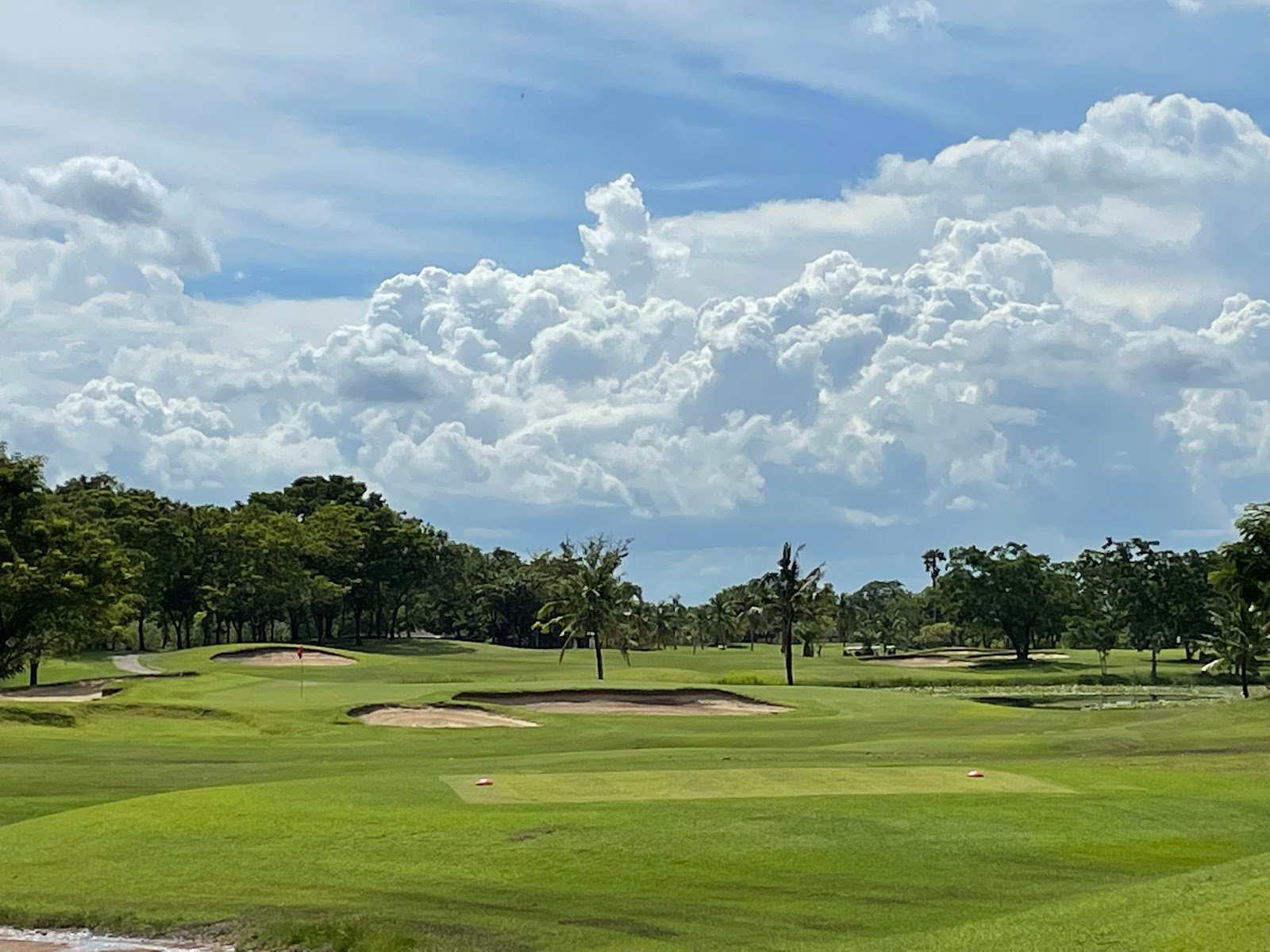 Uniland Golf and Country Club