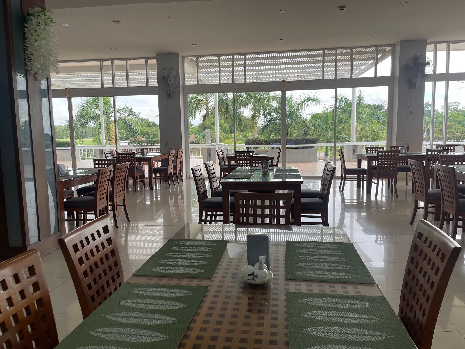 Uniland Golf and Country Club golf course photo 4