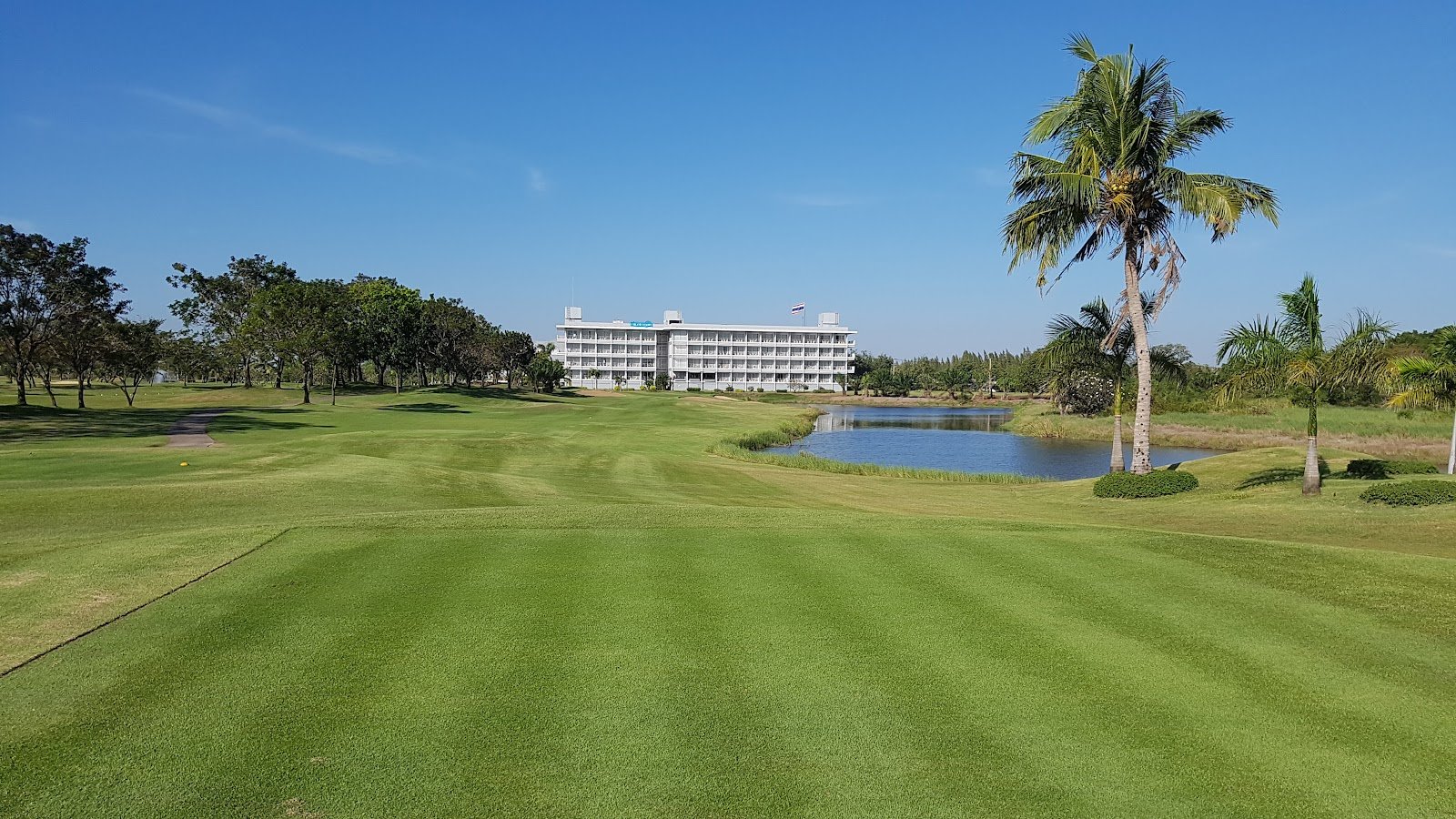 Uniland Golf and Country Club golf course photo 6