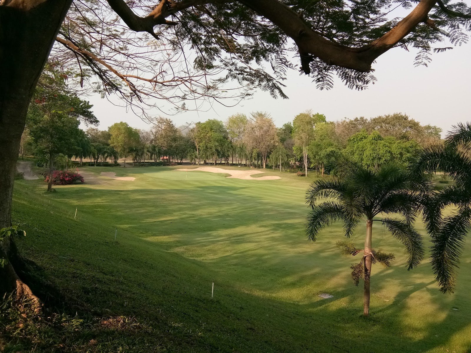 Kaeng Krachan Country Club and Resort golf course photo 2