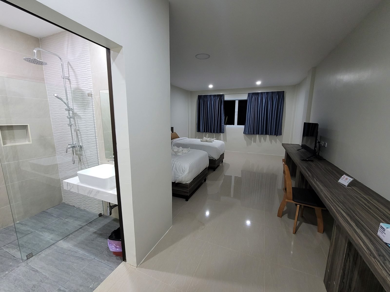 Standard room at Royal Creek Golf Club and Resort
