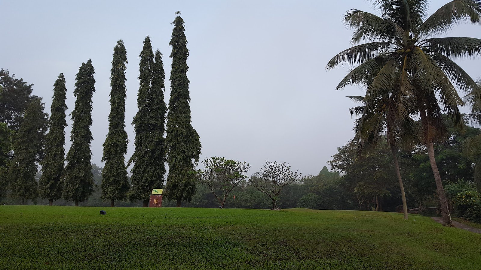 Hillside Country Home golf course photo 8