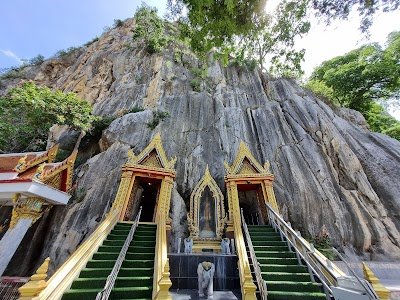 Wat Tham Khao Yoi