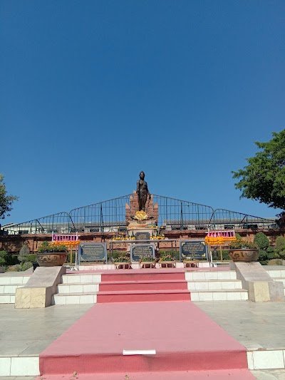 Queen Cham Dhavi Monument