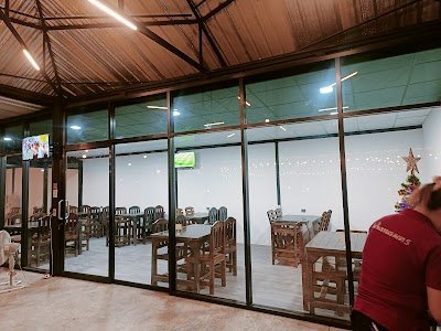 Kin Lom Chom Lao Restaurant