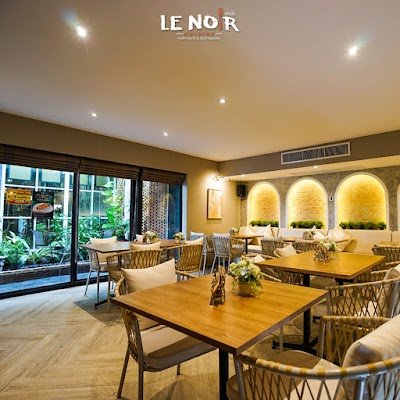 Le Noir Cuisine Farm Cafe & Restaurant ตลาดไท