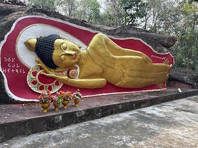 Wat Loet Sawat (Khao Chan Ngam)