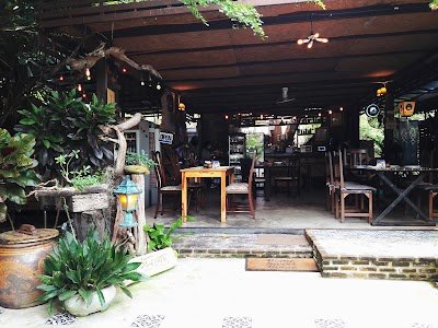 ครัววันสุข Krua Wansuk kitchen bar & gallery