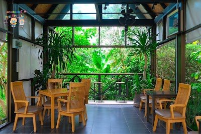 Pagoda Hill Cafe’ and Resort
